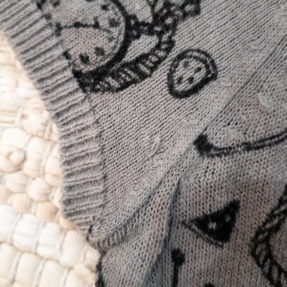 H&M Sewing Knitting Novelty Print Short Sleeve Grey Sweater in Size 6 - Picture 5 of 9